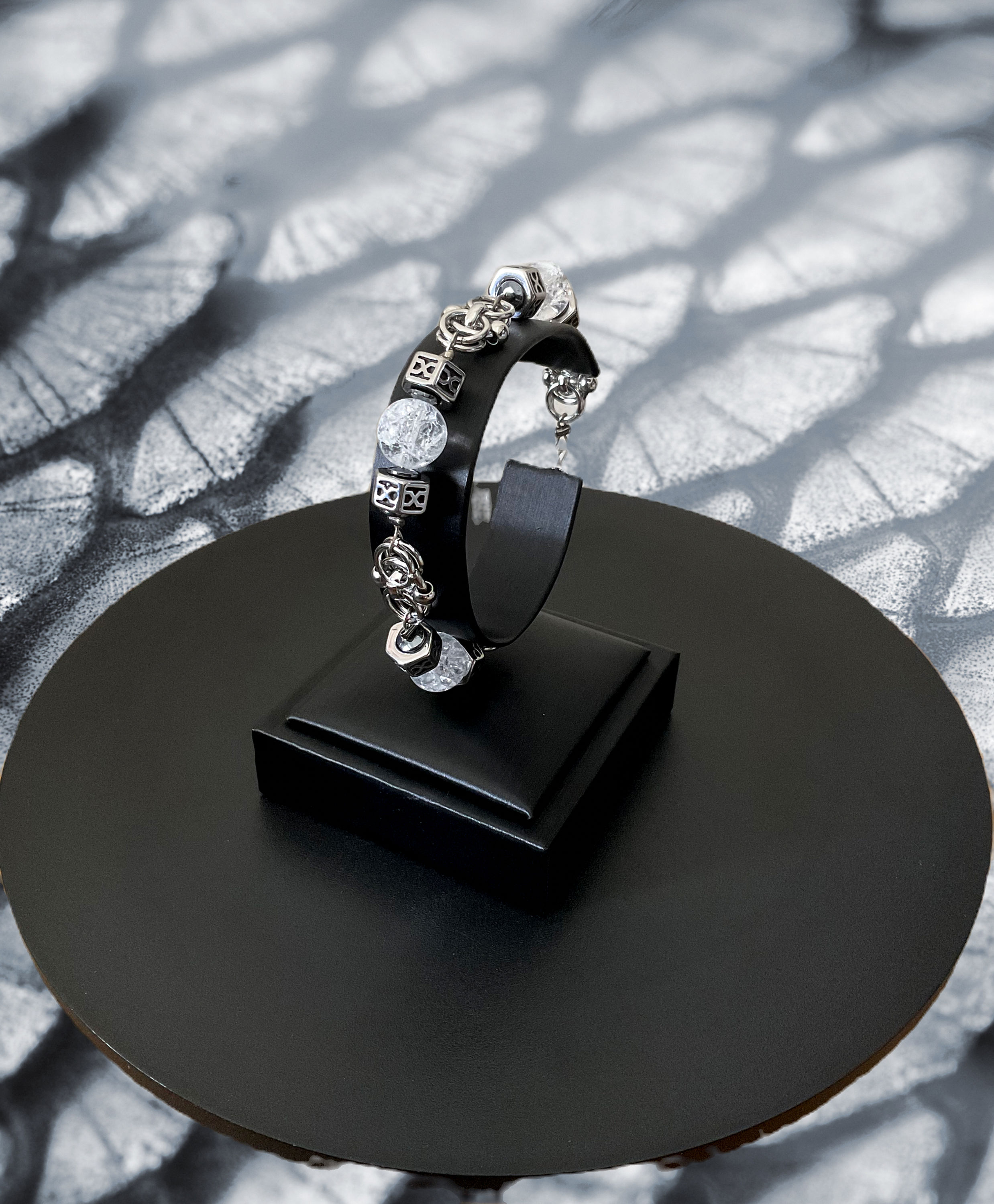 Bracelet: Natural cracked white quartz stones. Stainless steel chain and loops. Silver-plated clasp and black zirconia. Length: 20 cm. Chain width: 10 mm. Weight: 26 grams. Stone size: 10 mm.