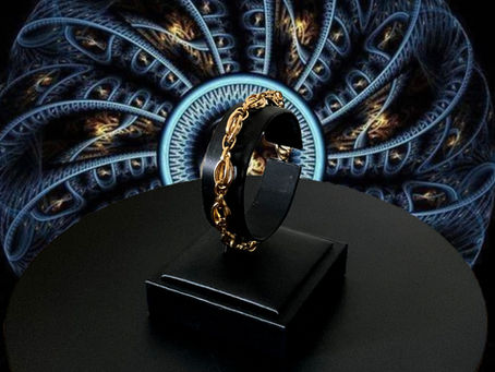 Découvrez le mélange de style et de résilience avec le bracelet modèle Golden Axial