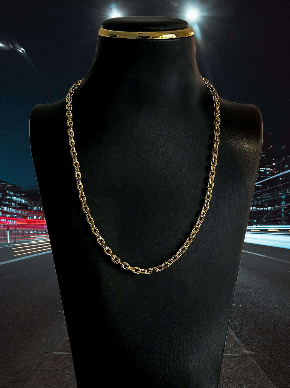 This gold PVD stainless steel necklace embodies the perfect blend of elegance, durability and symbolism, to accompany your most beautiful moments with brilliance.