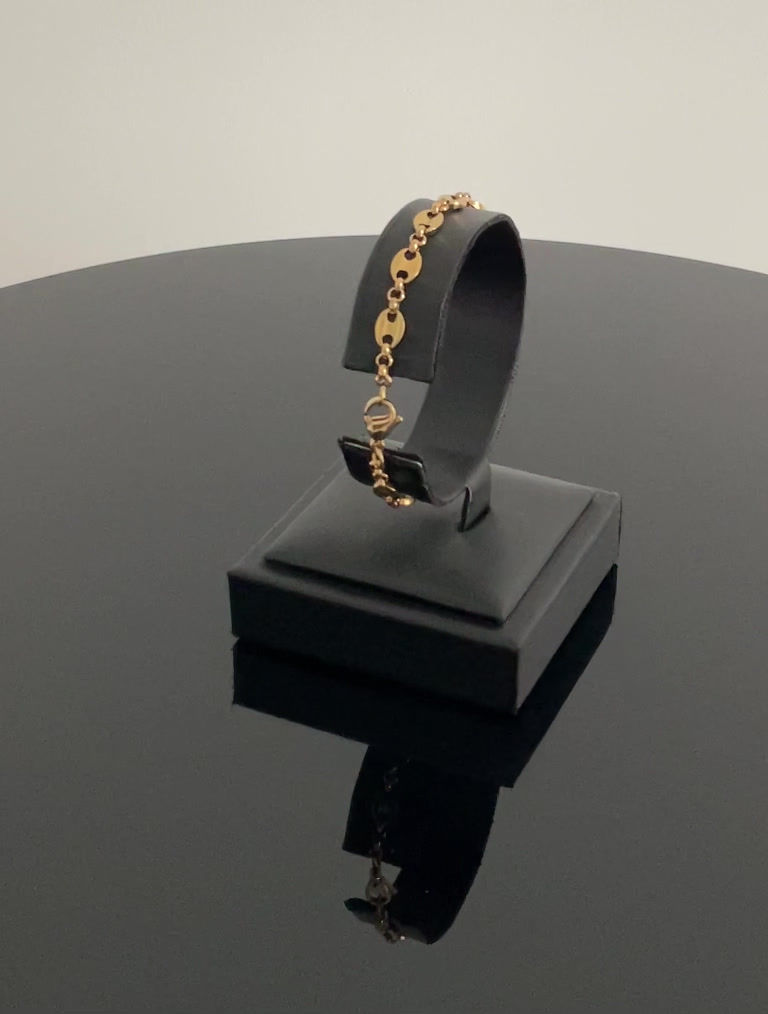 Thumbnail: Model: Luxury Trend