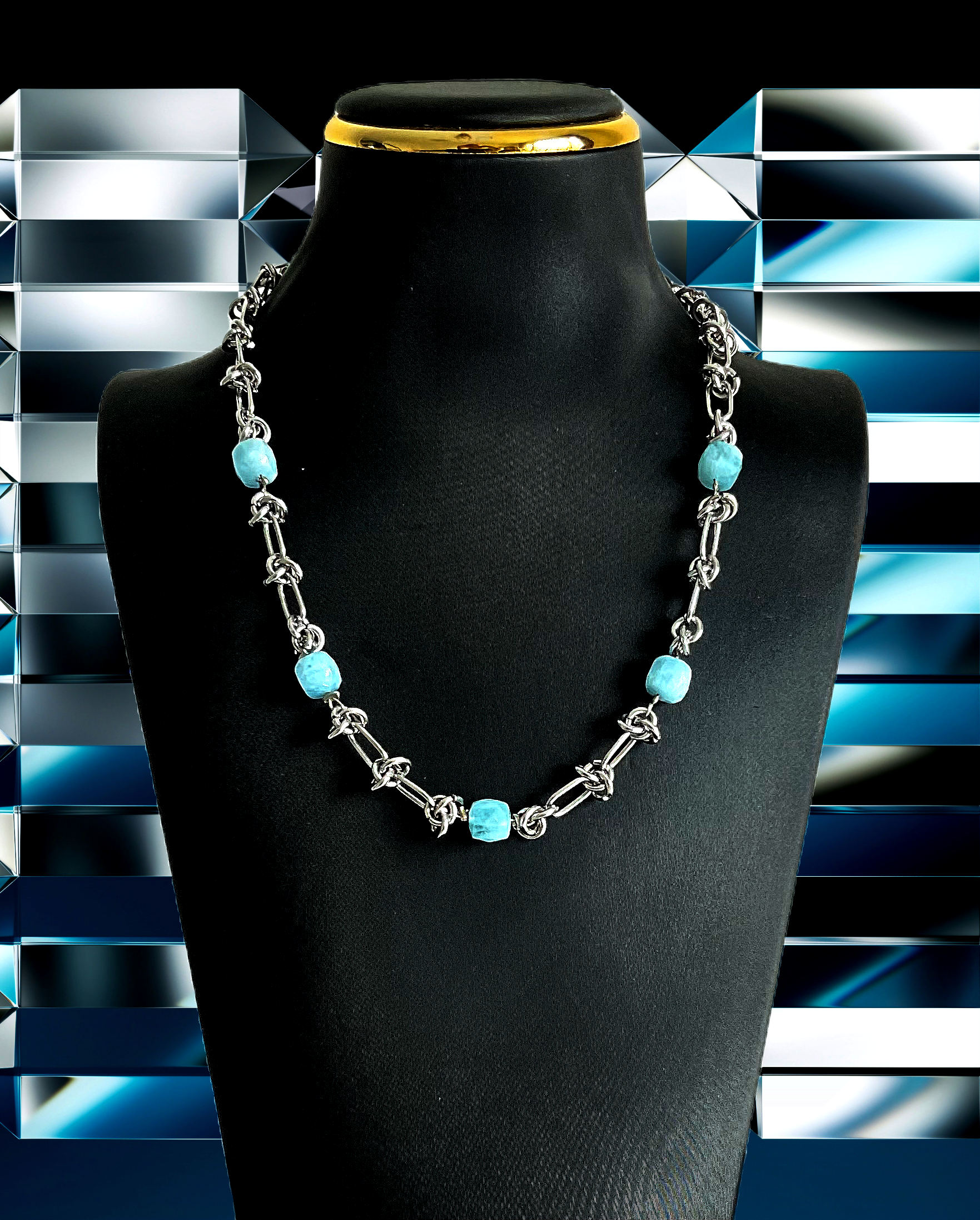 Collier Le Lotus Blanc avec perles turquoise