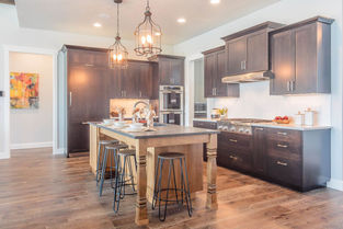 The Michelle w/Side Load Garage