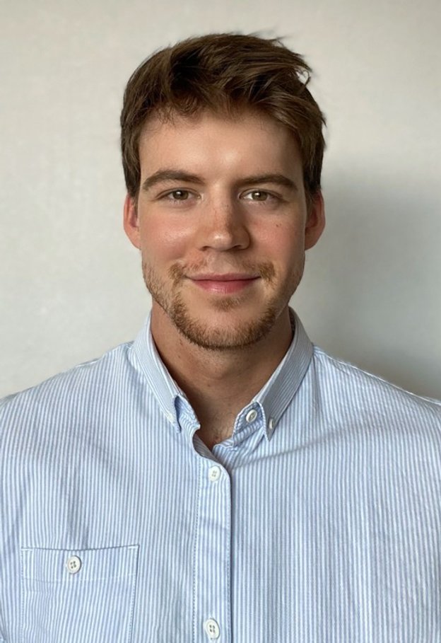 Portrait of Stefan Bos, wearing a light blue striped shirt