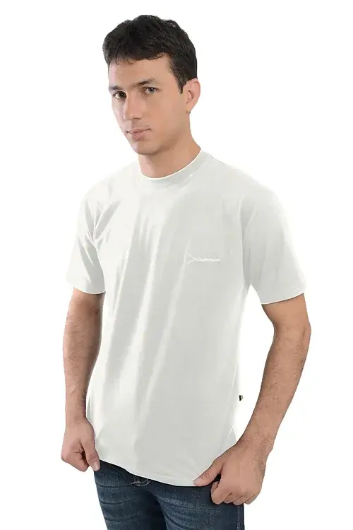 Miniatura: Modelo usando camiseta branca lisa therelli-moda