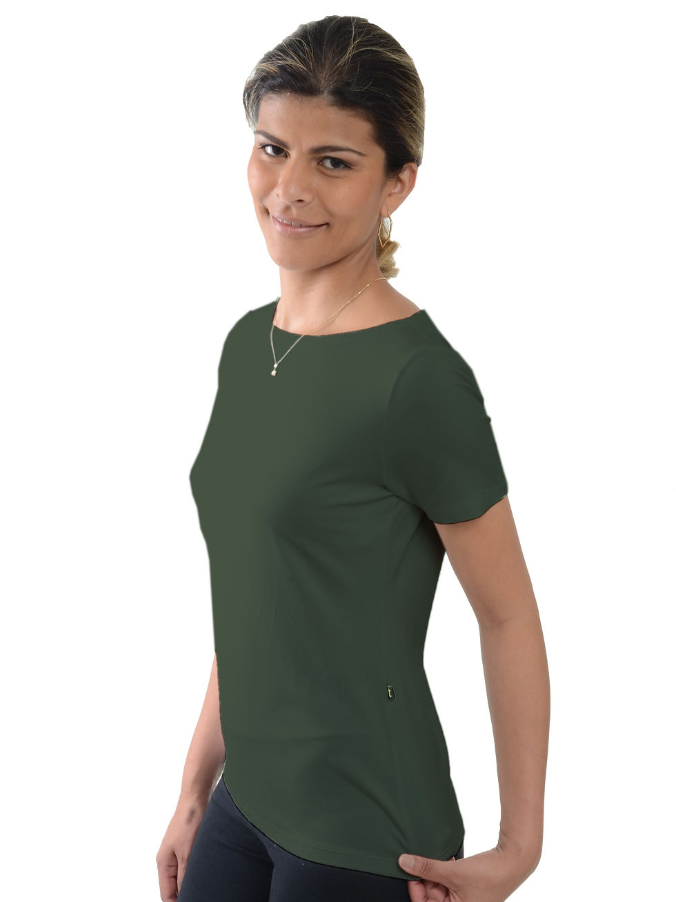 Thumbnail: Modelo usando blusa verde-oliva therelli-moda