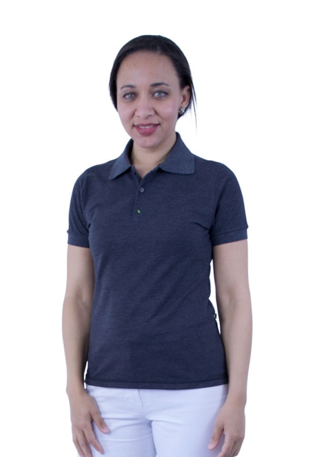 Miniatura: Modelo usando polo cinza escura therelli-moda