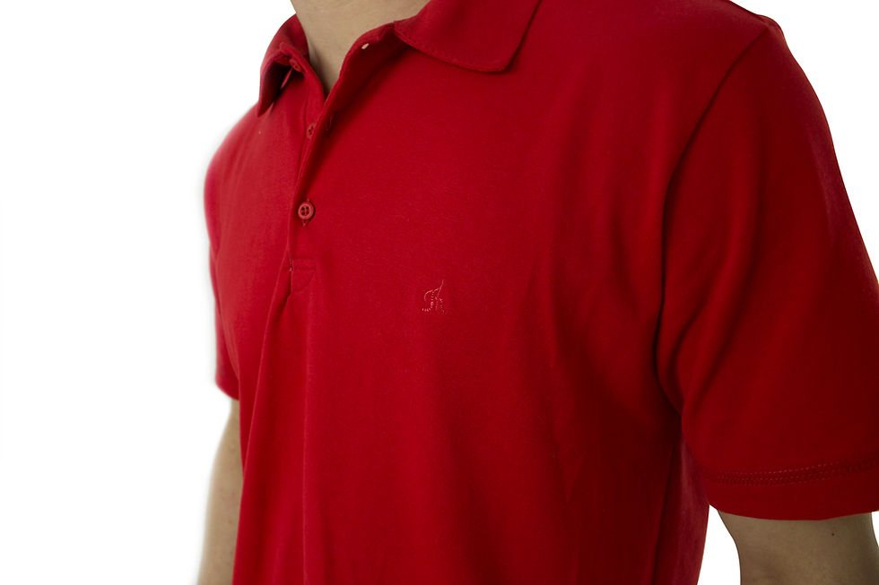 Miniatura: Polo vermelha de malha, confortável e moderna.