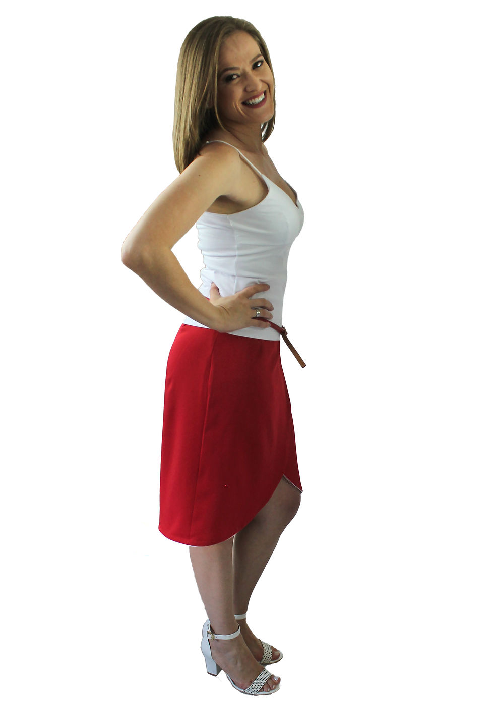 Miniatura: Modelo usando saia vermelha midi therelli-moda