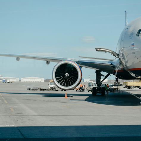 Above the Battlefield: Effects of War on Aviation Emissions