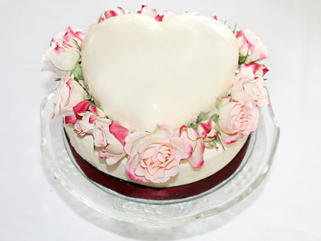 Tortas "Širdis" (Red velvet, pasiflorai danų likeris)