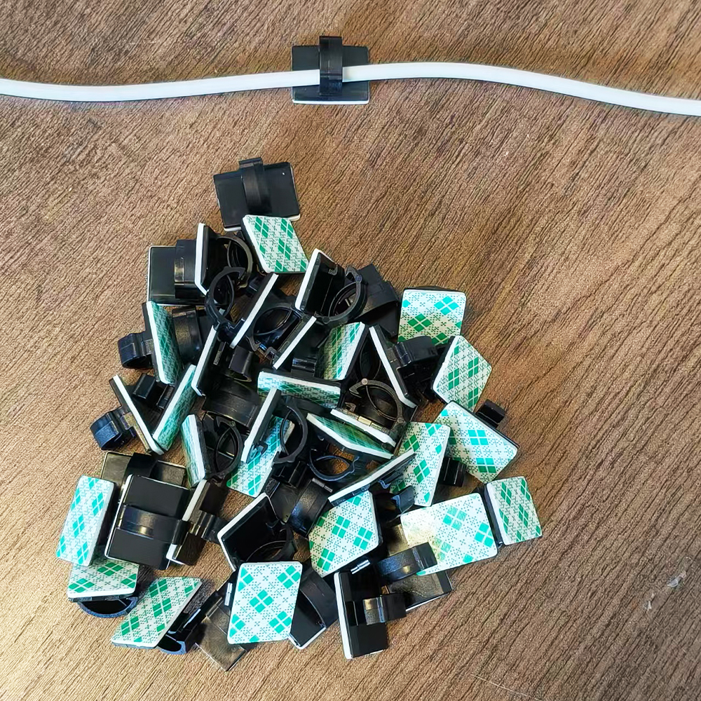 Clips adhesivos para cables: orden total por menos de €3