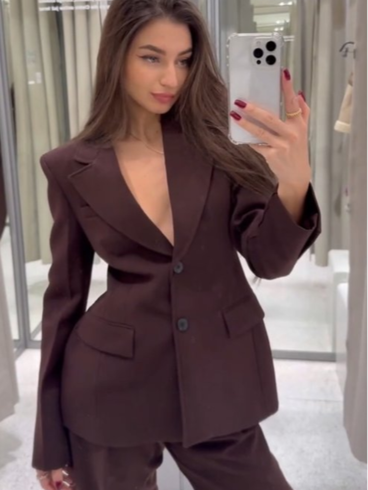 Set de Traje Elegante: Blazer + Falda Mini por Solo €11.15