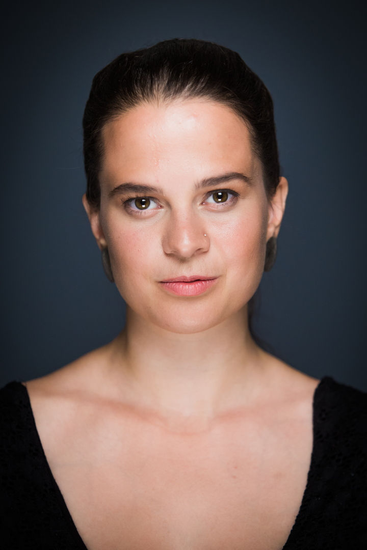 Alma Gall Headshot