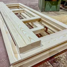 La cura dei dettagli in ogni fase della creazione dei nostri infissi e serramenti in legno su misura. Scopri tutti i nostri prodotti.