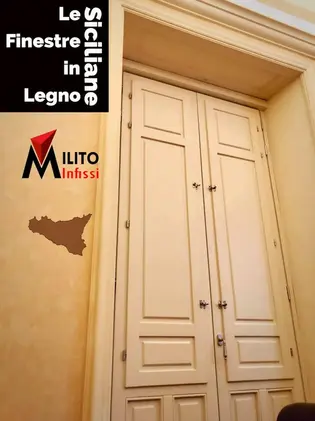 Porta finestra con scuri in legno personalizzati a bugne