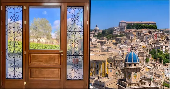 Portone d'ingresso artigianale in legno Milito Infissi e veduta di un centro storico siciliano.