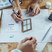 Consulenza cliente per configurazione e preventivo finestra legno Milito Infissi su disegno tecnico