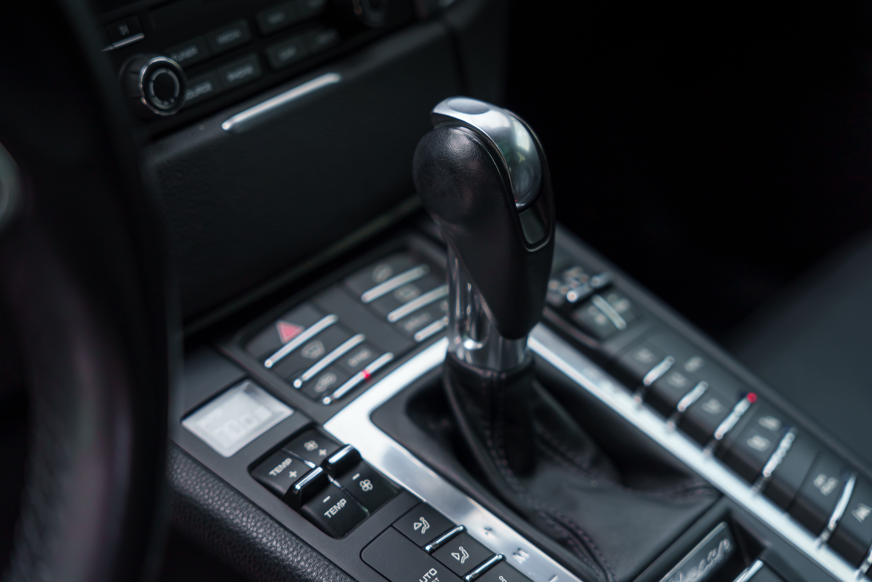 Porsche Macan, view 4