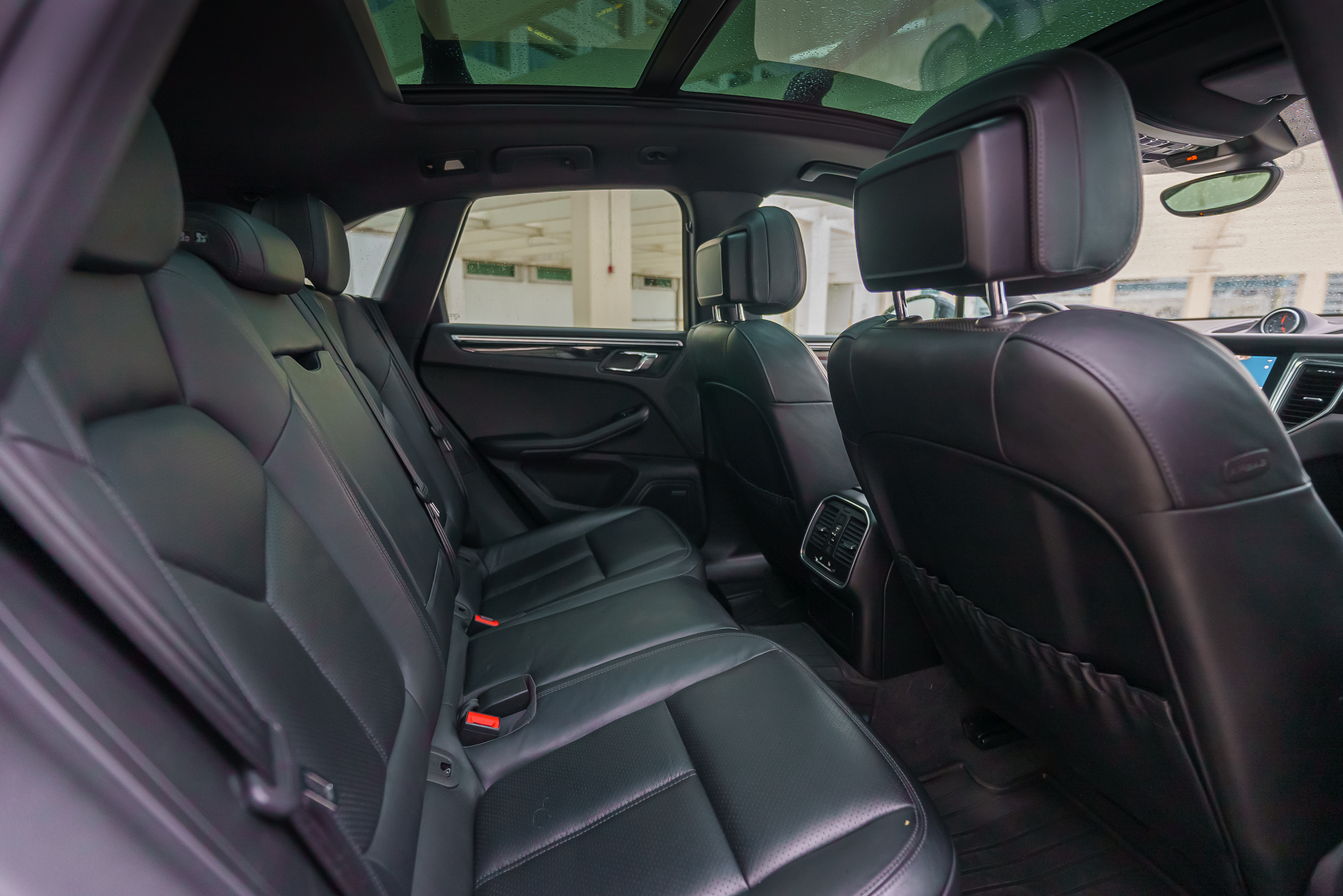 Porsche Macan, view 6