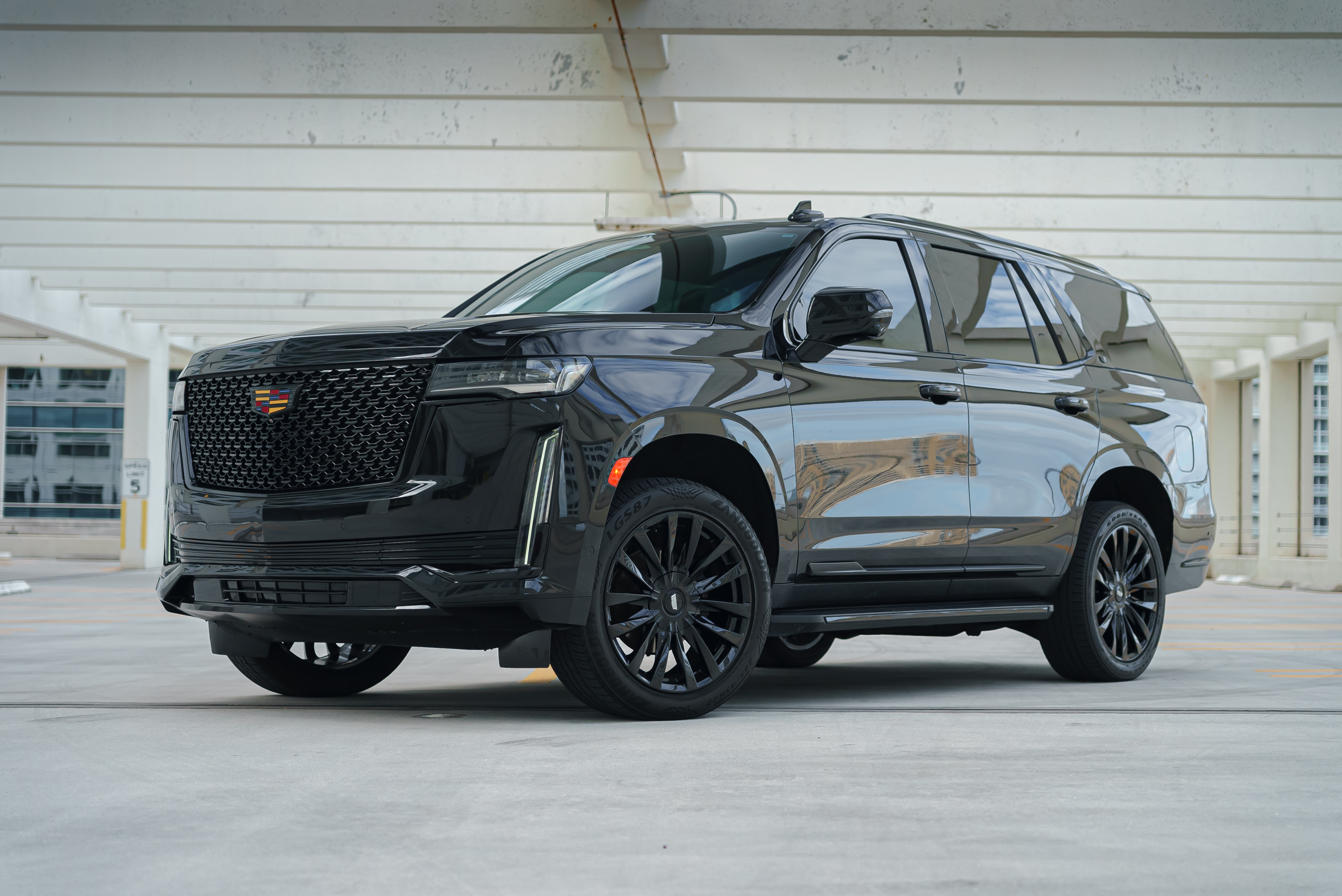 2021 Cadillac Escalade, view 3