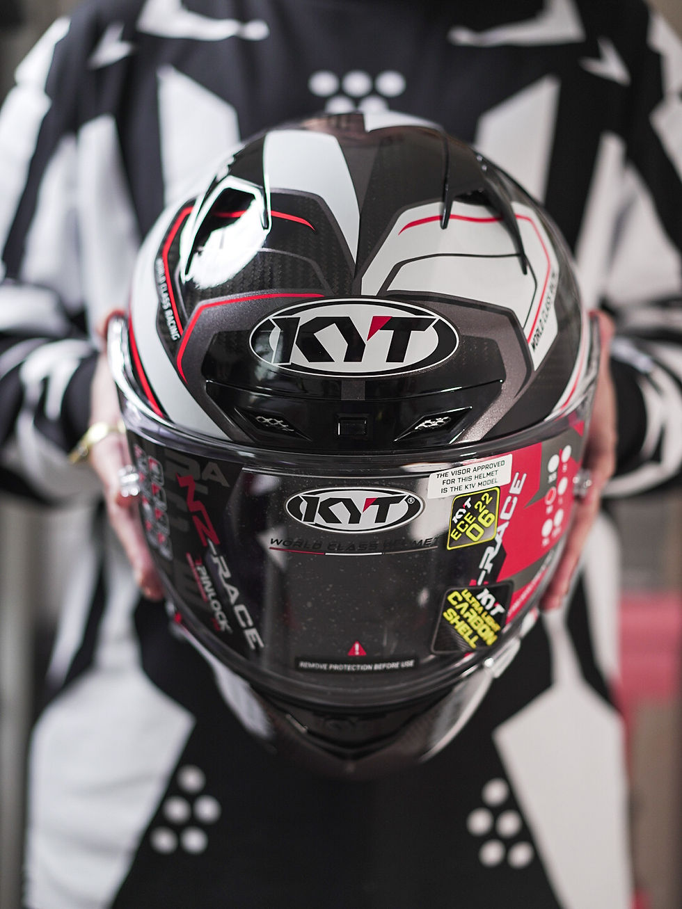 Thumbnail: KYT NZ RACE CARBON COMPETITION