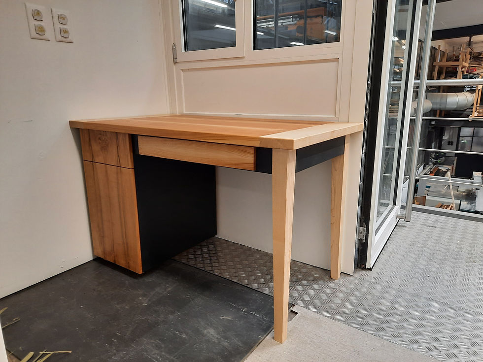 Schreibtisch