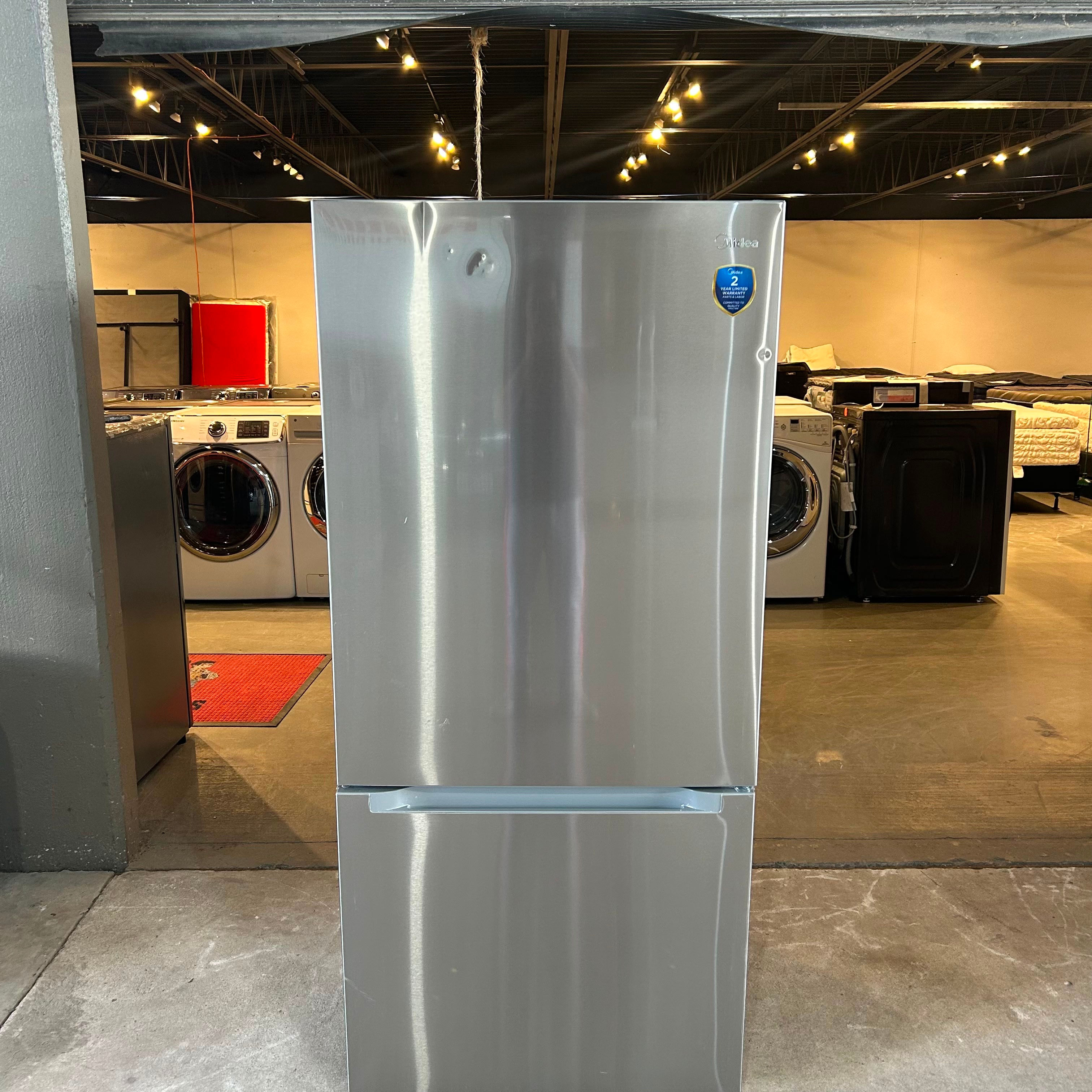 Midea Scratch and Dent Garage Ready Bottom Freezer Refrigerator 18.7 cuft Austin