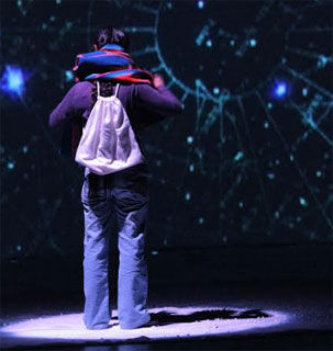 Alicia pequeña caminante