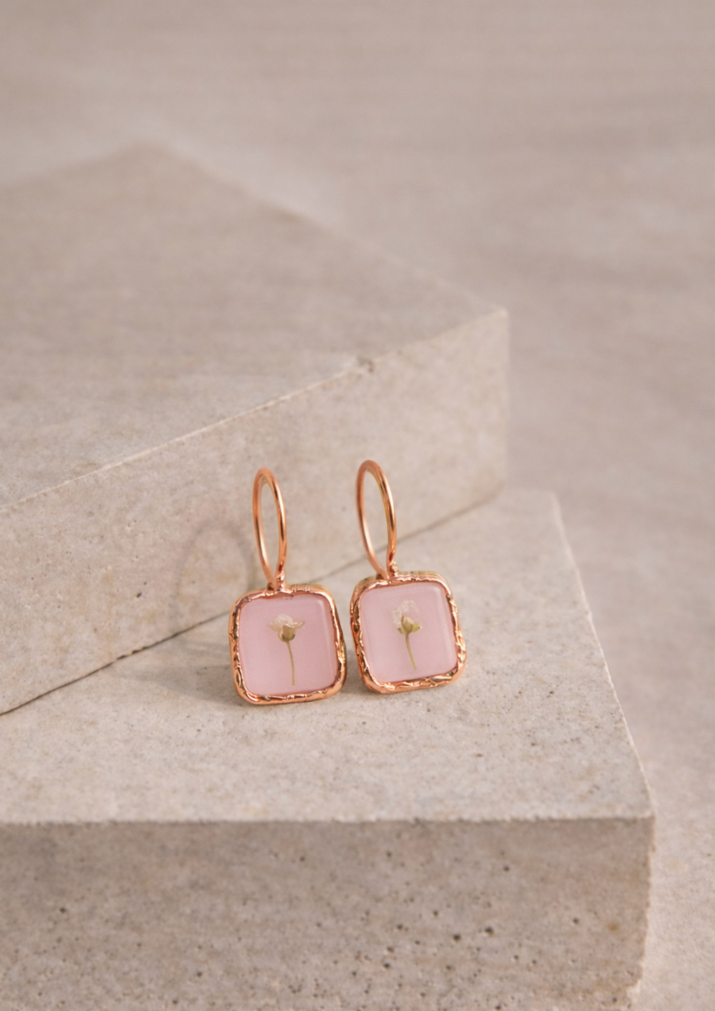 Orecchini Gemma Fiorita rosa con fiore essiccato naturale, gioielli artigianali Bloomybox