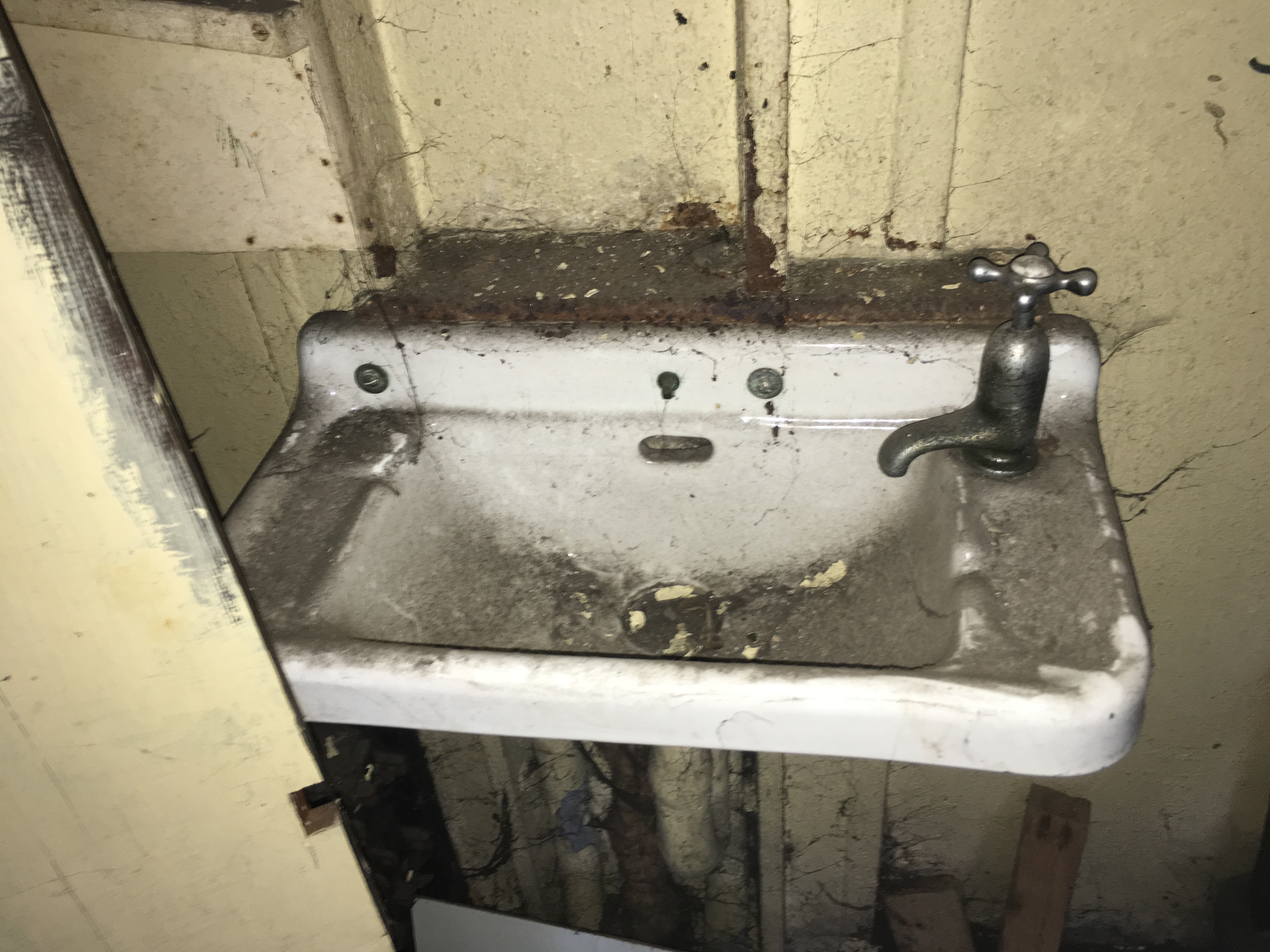 Very dirty basin with cold tap only