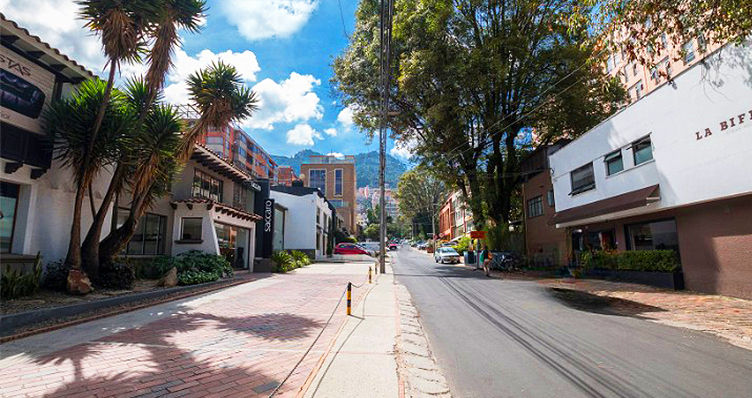 Calle_de_los_anticuarios_Bogota_colombia_joyeria_schumacher.jpg
