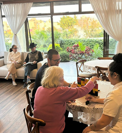 Alliance Senior residencial geriátrico sala social.jpeg
