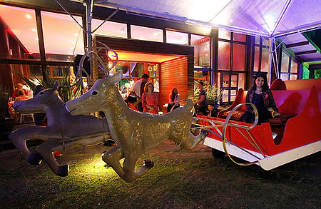 Entrada do Papai Noel de Trenó no evento Ceia de Natal em Gramado, evento realizado pela empresa Organizar Eventos