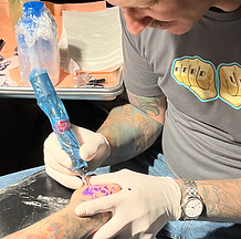 Tattoo Keith tattooing