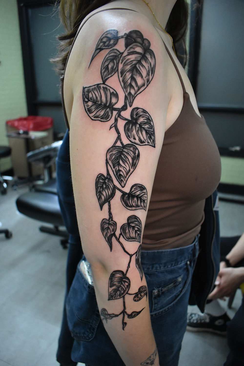 Solid black pathos sleeve.