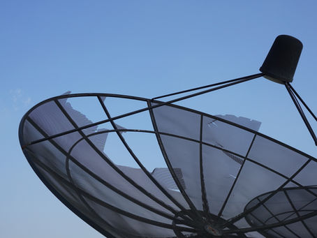 Satellite antenna pointing towards the sky, illustrating the UpSat Cycle program developed by Cosmos for Humanity and Terraquota for responsible recycling, orbital sustainability, and space debris reduction.
