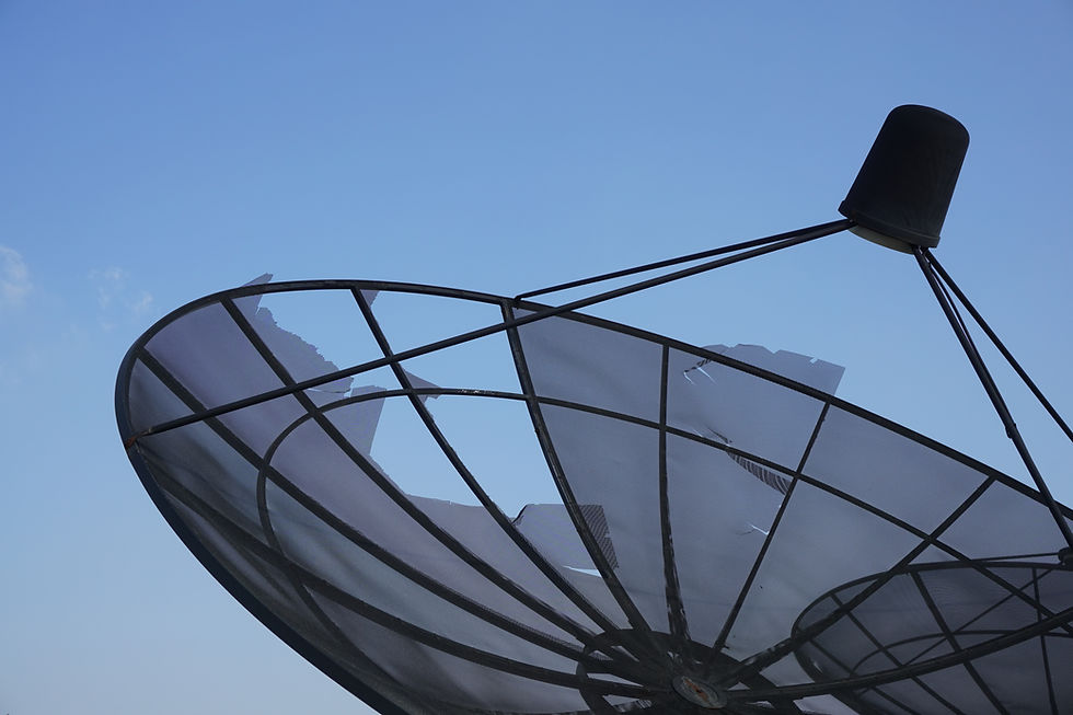 Satellite antenna pointing towards the sky, illustrating the UpSat Cycle program developed by Cosmos for Humanity and Terraquota for responsible recycling, orbital sustainability, and space debris reduction.