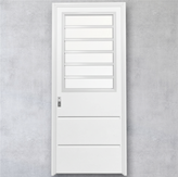 Puerta de chapa de seguridad Modelo 454. Diseño moderno con franjas de vidrio superior y líneas horizontales inferiores. Doble chapa inyectada.