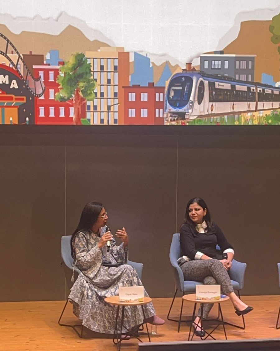 Dipal Gala, TOI Features Editor moderated the event. She is seen in a discussion with the well known author and media personality Vanaja Banagiri