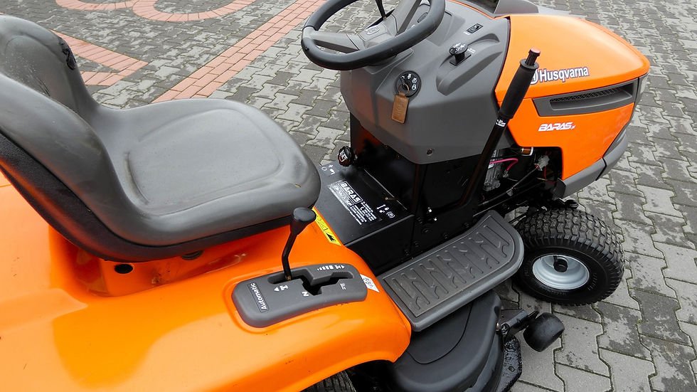 Miniatura: Traktorek kosiarka Husqvarna CTH150 Twin Kawasaki (210701.6) - Baras