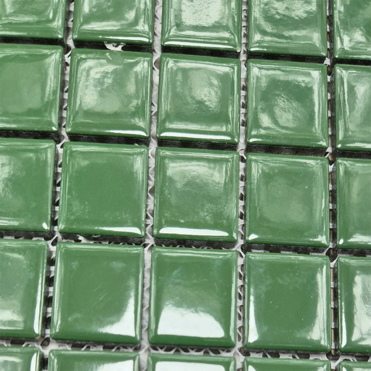 קרמיקה ריבועים 2.5/2.5 ס"מ עובי 6 מ"מ גוון ירוק