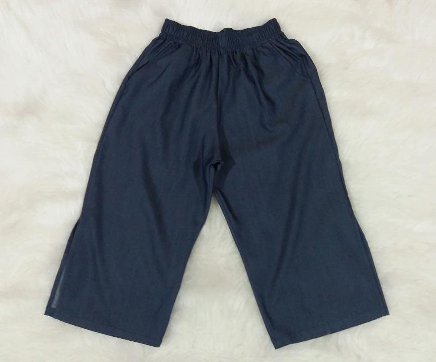 Calça pantacourt em mescla jeans