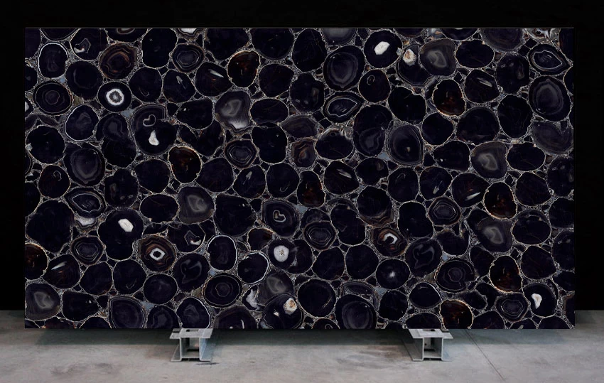 Thumbnail: Black Agate