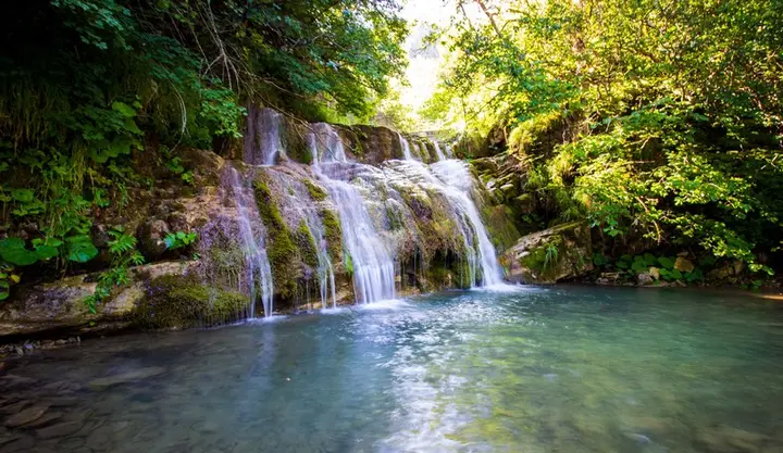 Foto di panorama della Val Curone, cascate locali