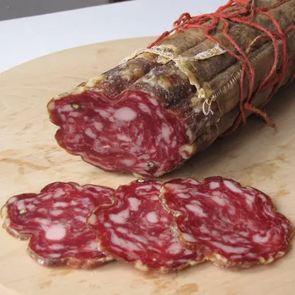 Foto di salame, specialità locale