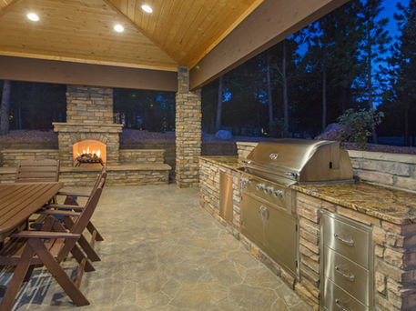OUTDOOR KITCHEN DESIGN & INSTALLATION