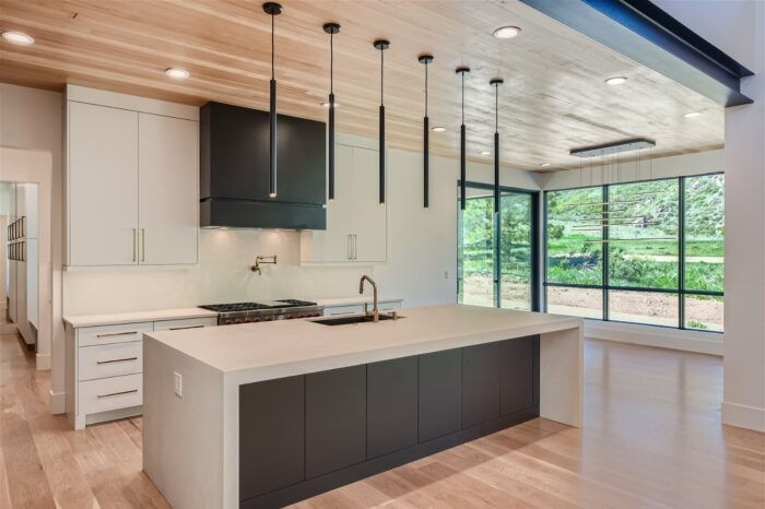 8111-Galileo-Way-Web-Quality-012-17-Kitchen-700x466
