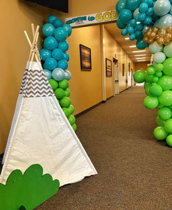 Growing up with God Ballon garland and column