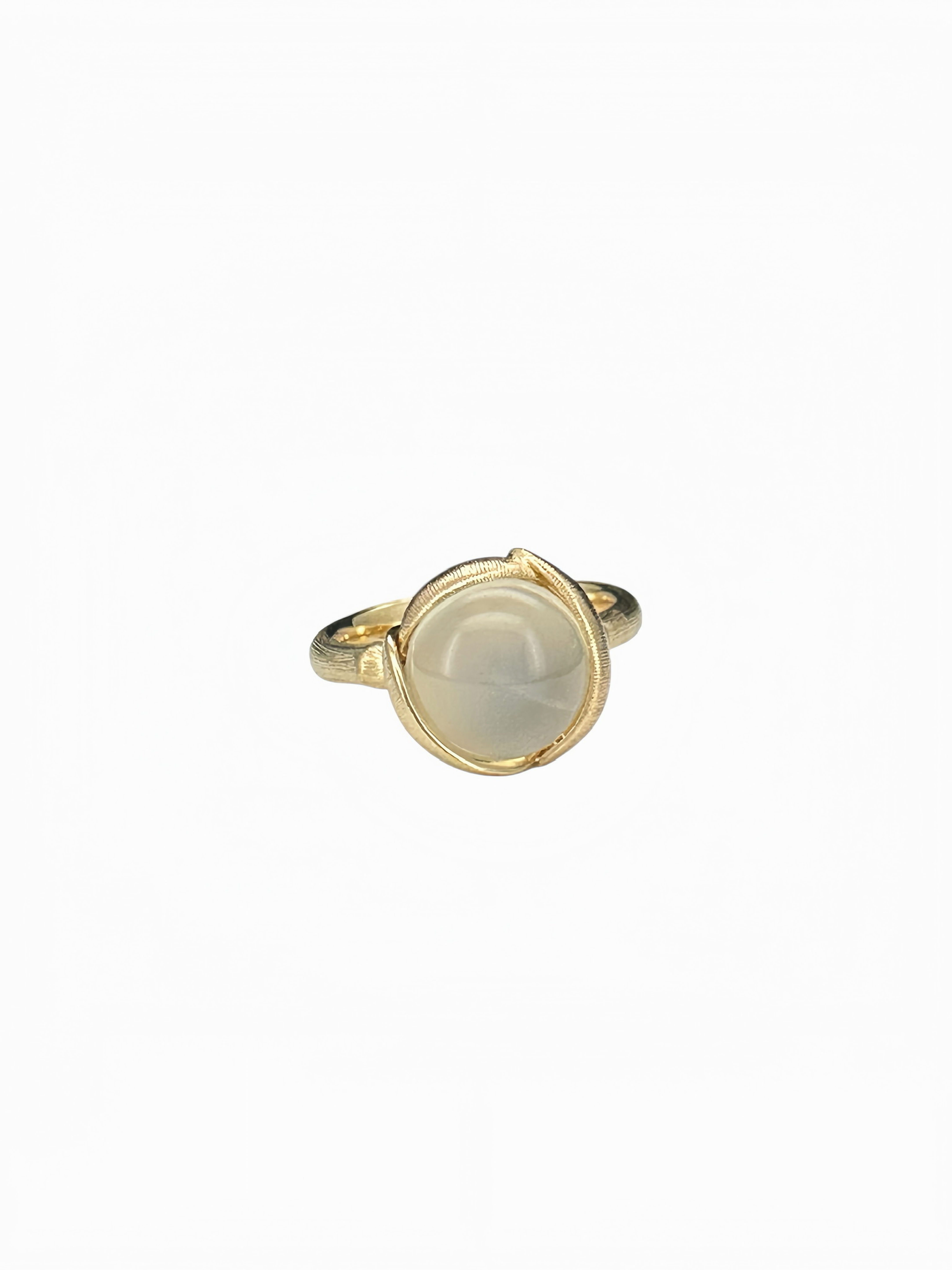 Lotus Ring in 18K Gold With Moon Stone