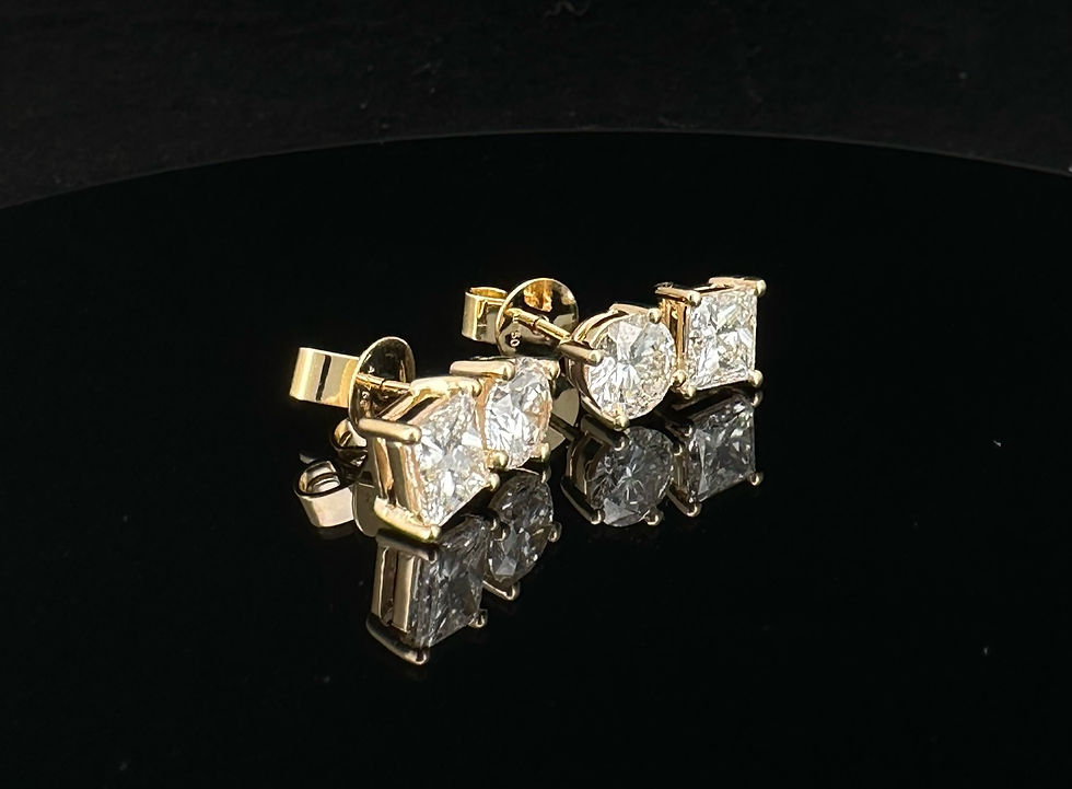 Thumbnail: Two Stones Diamond Stud Earrings in 18K Gold